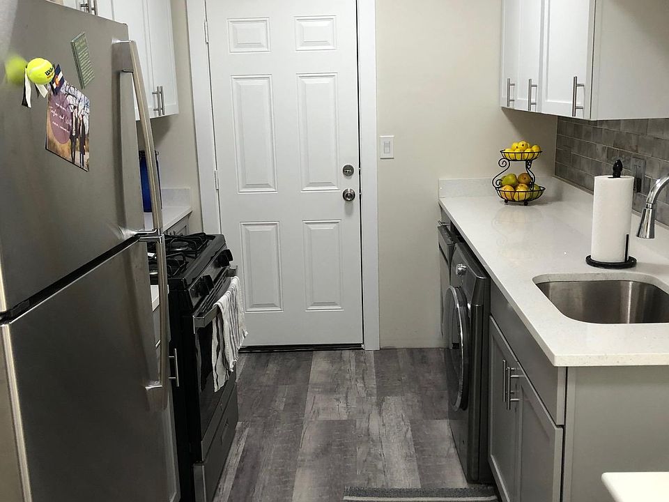 1st image of 3821-23 N Greenview Ave #2W