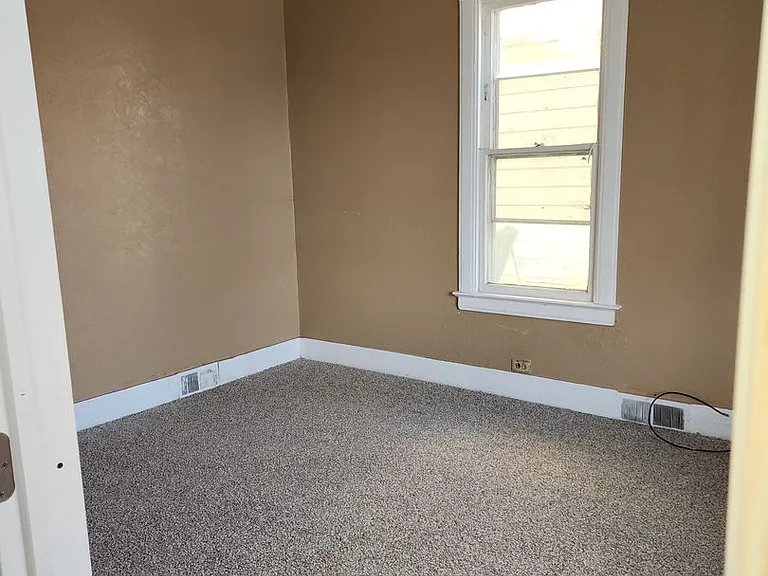 933 S Greenlawn Ave — Photo 8