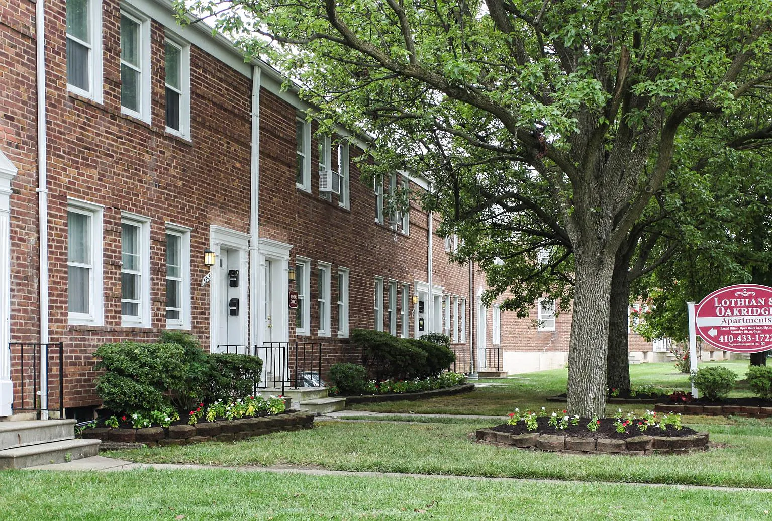 Lothian and Oakridge Apartments — Photo 1