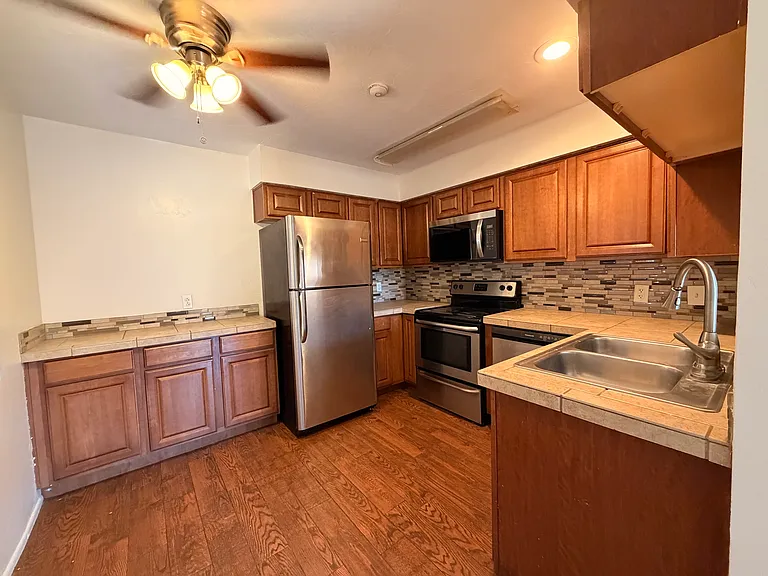 1810 E Blacklidge Dr #409 — Photo 13