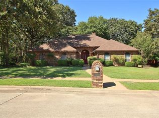 1404 Spars Ct, Azle, TX 76020