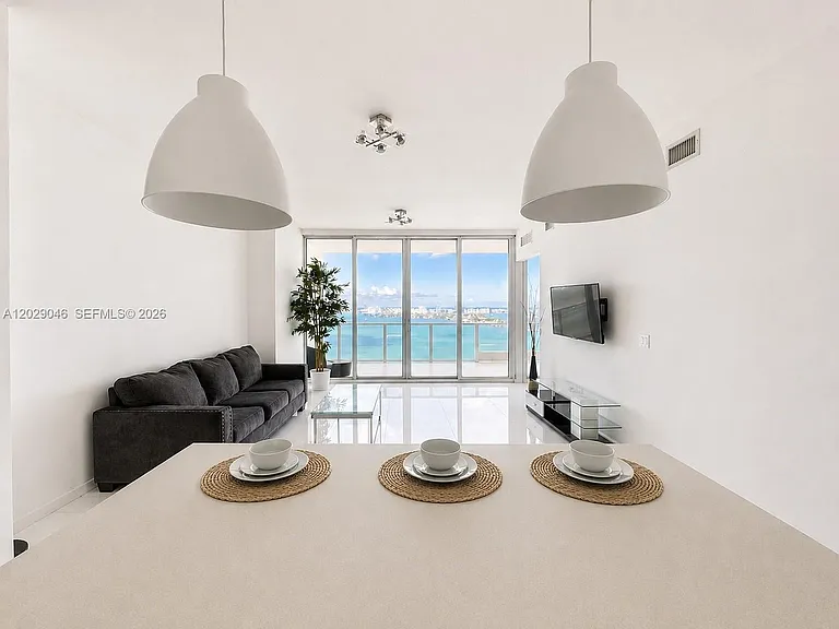 2020 N Bayshore Dr #2909 — Photo 2