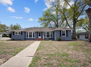 319 E Hubbard St, Lindale, TX 75771