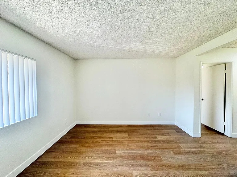 Buena Vista Apartments — Photo 10