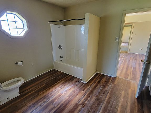 5th image of 120 N Front St
