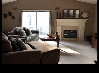 2342 Quail Hollow Ct, Delafield, WI 53018