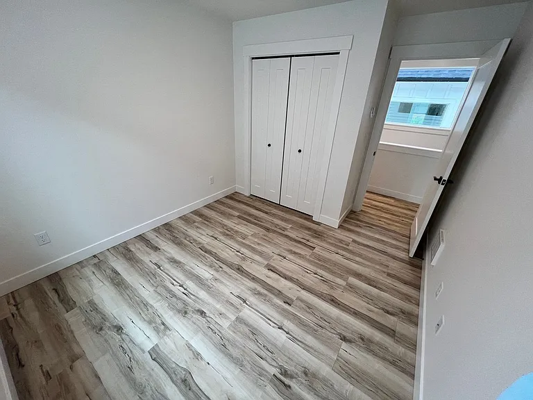 1223-1229 E Laurel St — Photo 30