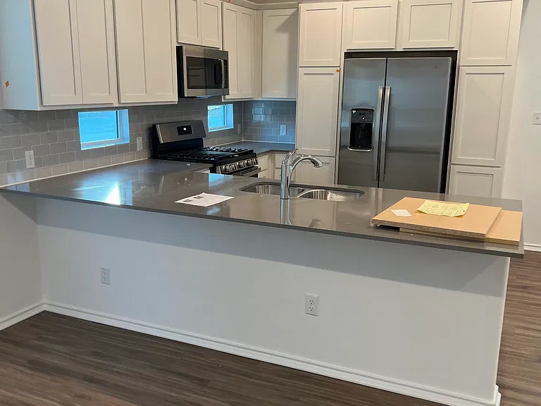 1433 Weatherford Ln — Photo 11