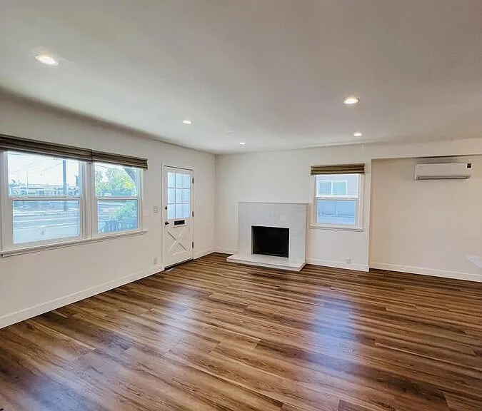 15523 Van Ness Ave — Photo 2