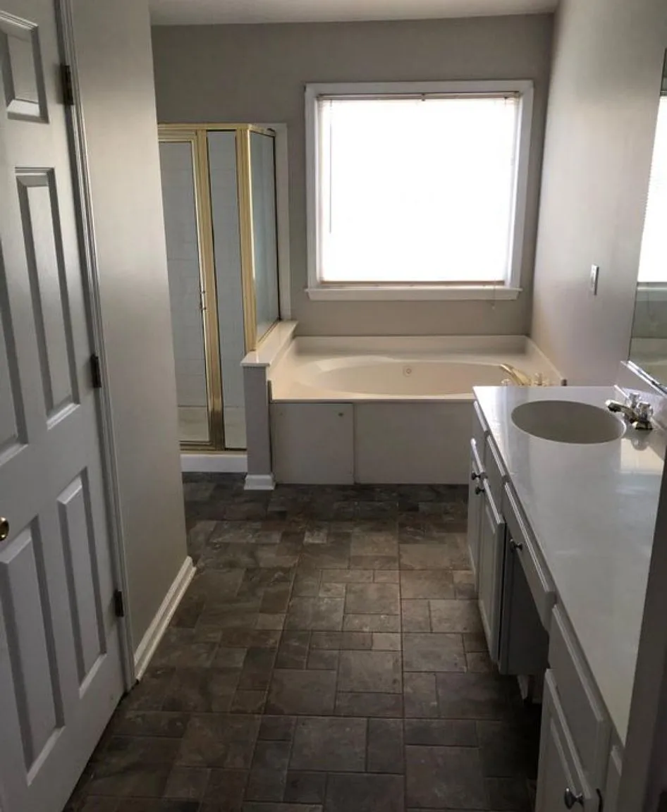 4 bed, 2.5 bath, 2319 sqft, $2,600 — Photo 4