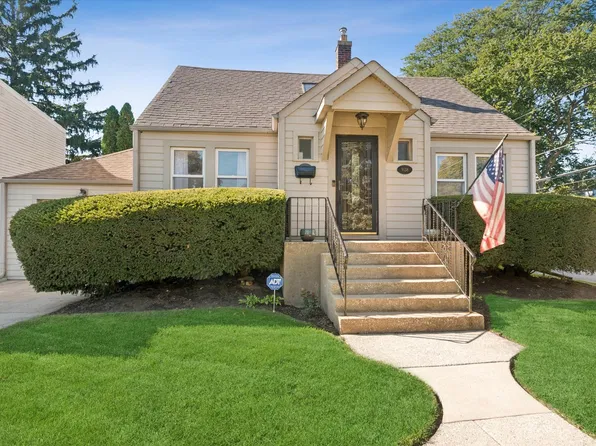 9138 Belleforte Ave, Morton Grove, IL 60053