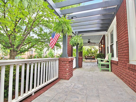 Covered Porch & Pergola