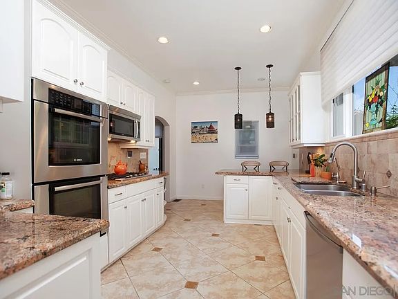 3rd image of 815 Alameda Blvd