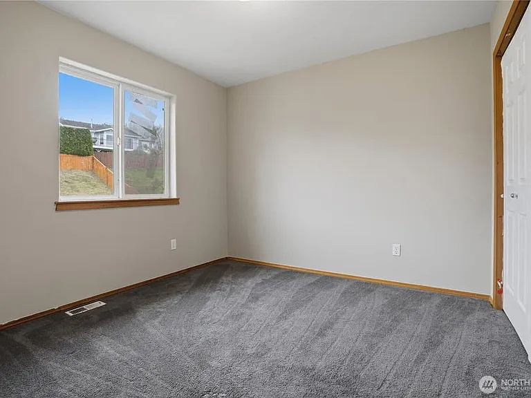 665 Tufts Ave E — Photo 17