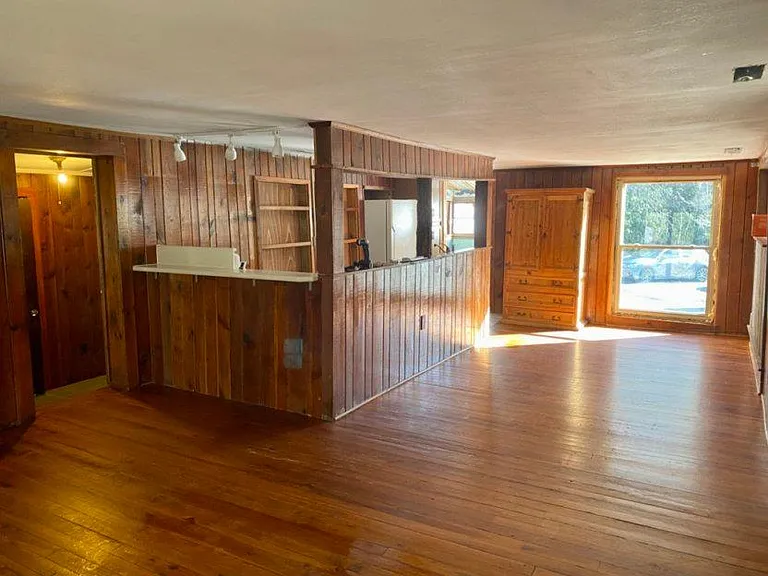 Deck toward kitchen