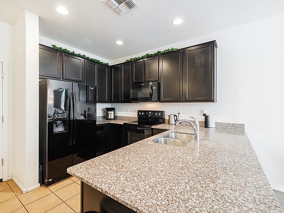5th image of 125 N Sunvalley Blvd #111