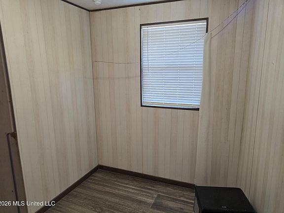 4th image of 1012 Little Spring Dr