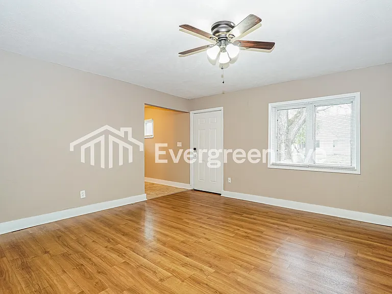 2412 Century Dr — Photo 5