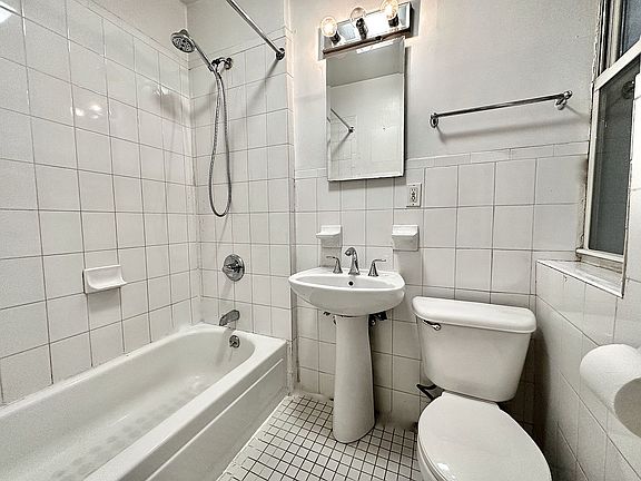 3rd image of 448 W 55th St #D1