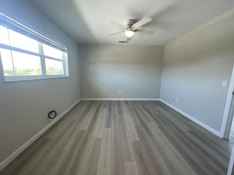 661 Hernando St — Photo 32