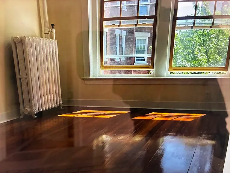 As a corner unit with expansive windows, the unit enjoys an incredible cross-breeze and abundant natural light that plants will absolutely love.