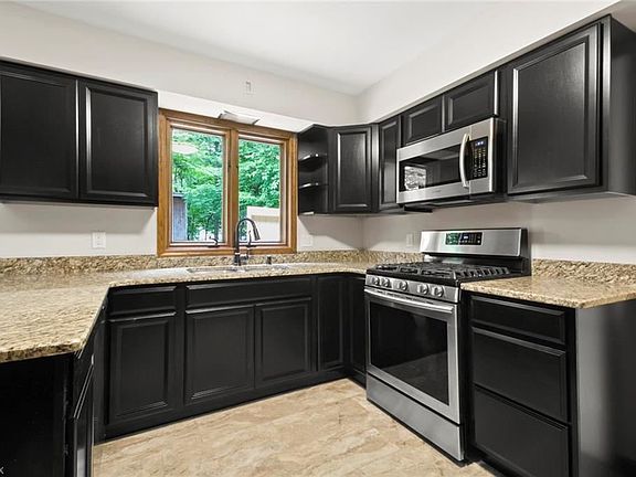3rd image of 6426 Farmington Cir