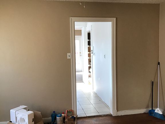 4th image of 2825 Lyndhurst Ave