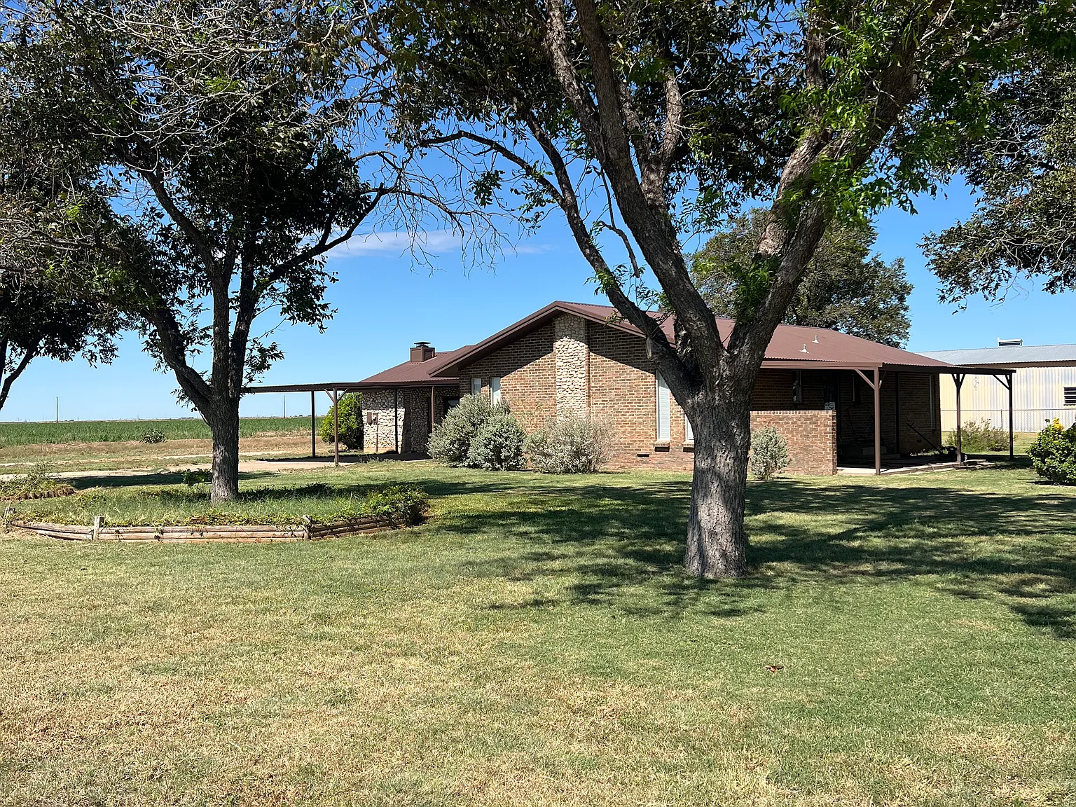 3 bed, 2024 sqft, $2,100 — Photo 2