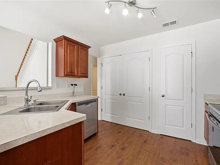 6425 White Walnut Way — Photo 12