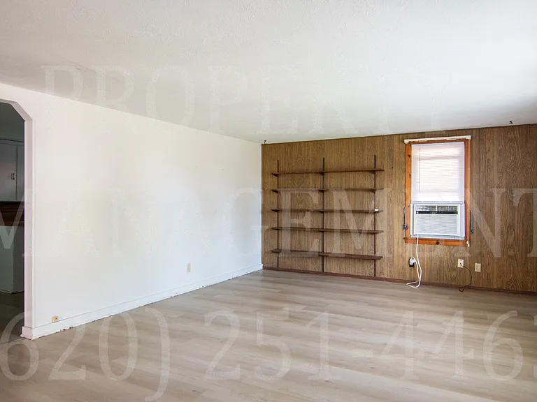 118 W Jackson St — Photo 3