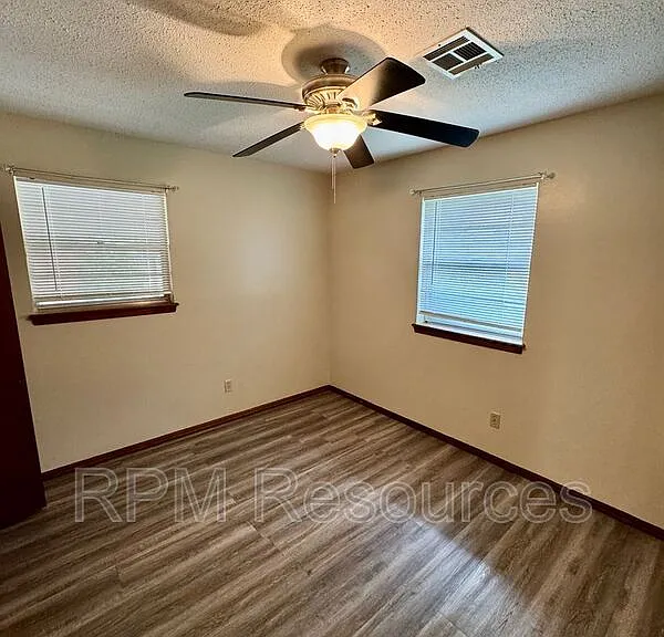 7625 S Sherwood Ave — Photo 14