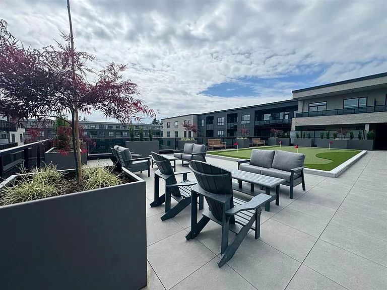 Outdoor space, putting green
