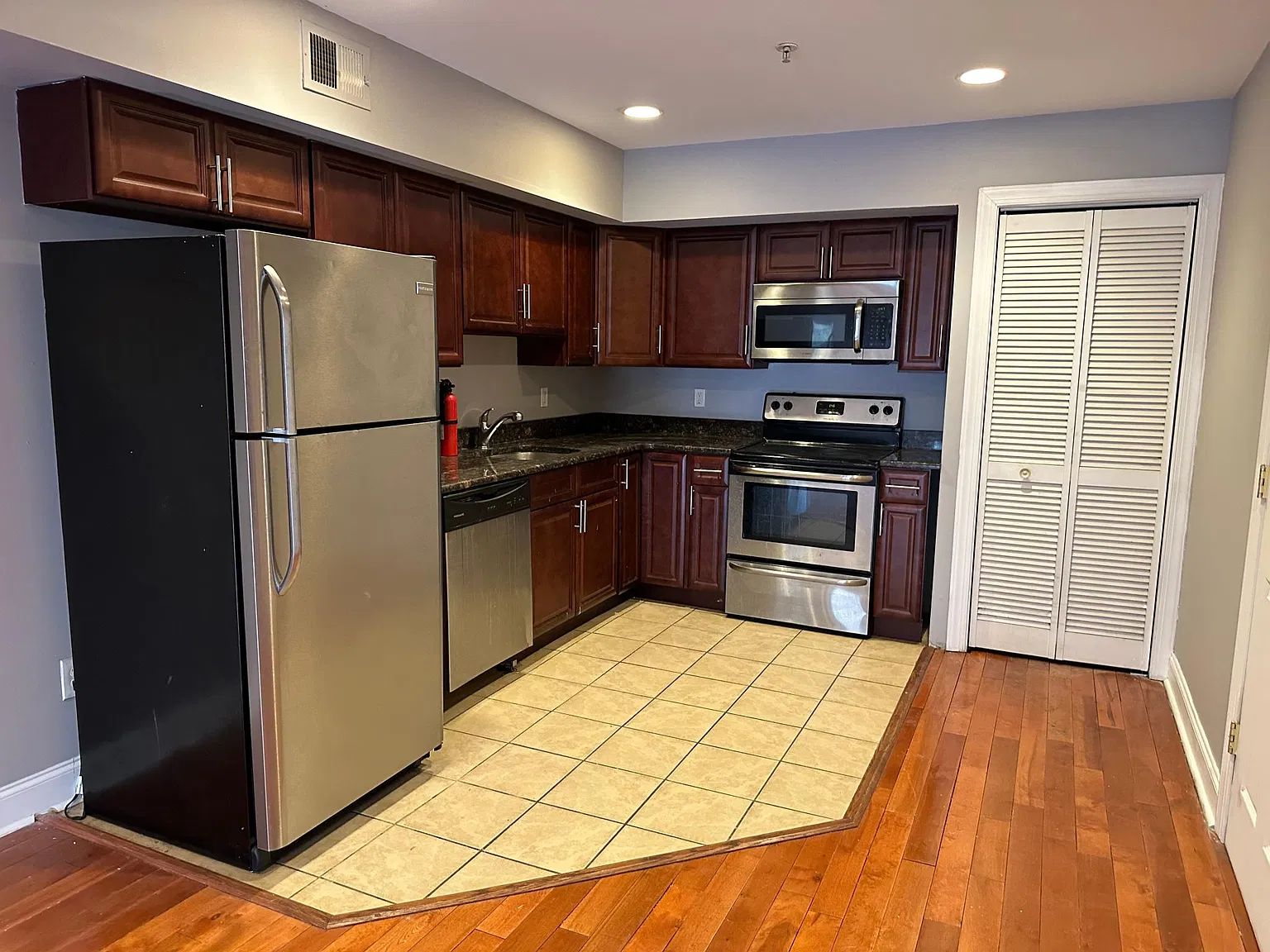 4 bed, 3126 sqft, $2,400 — Photo 3