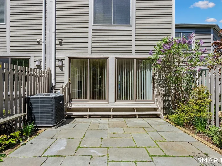 33 Strathmore Ln #33 — Photo 3