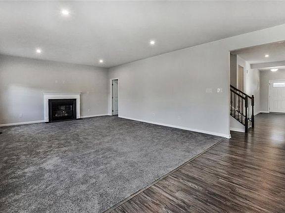 5th image of 926 Twilight St