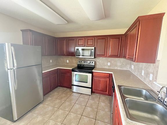 4th image of 412 Constellation Dr