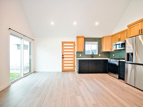 5th image of 6238 Auckland Ave