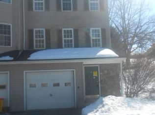 8 Deep Hollow Ln, Lancaster, PA 17603