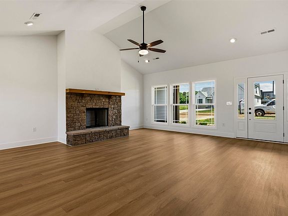 2nd image of 1102 Paddlers Way