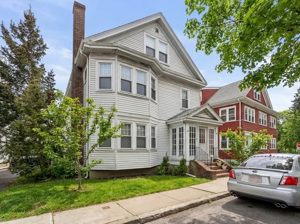 27-28 Seagrave Rd, Cambridge, MA 02140