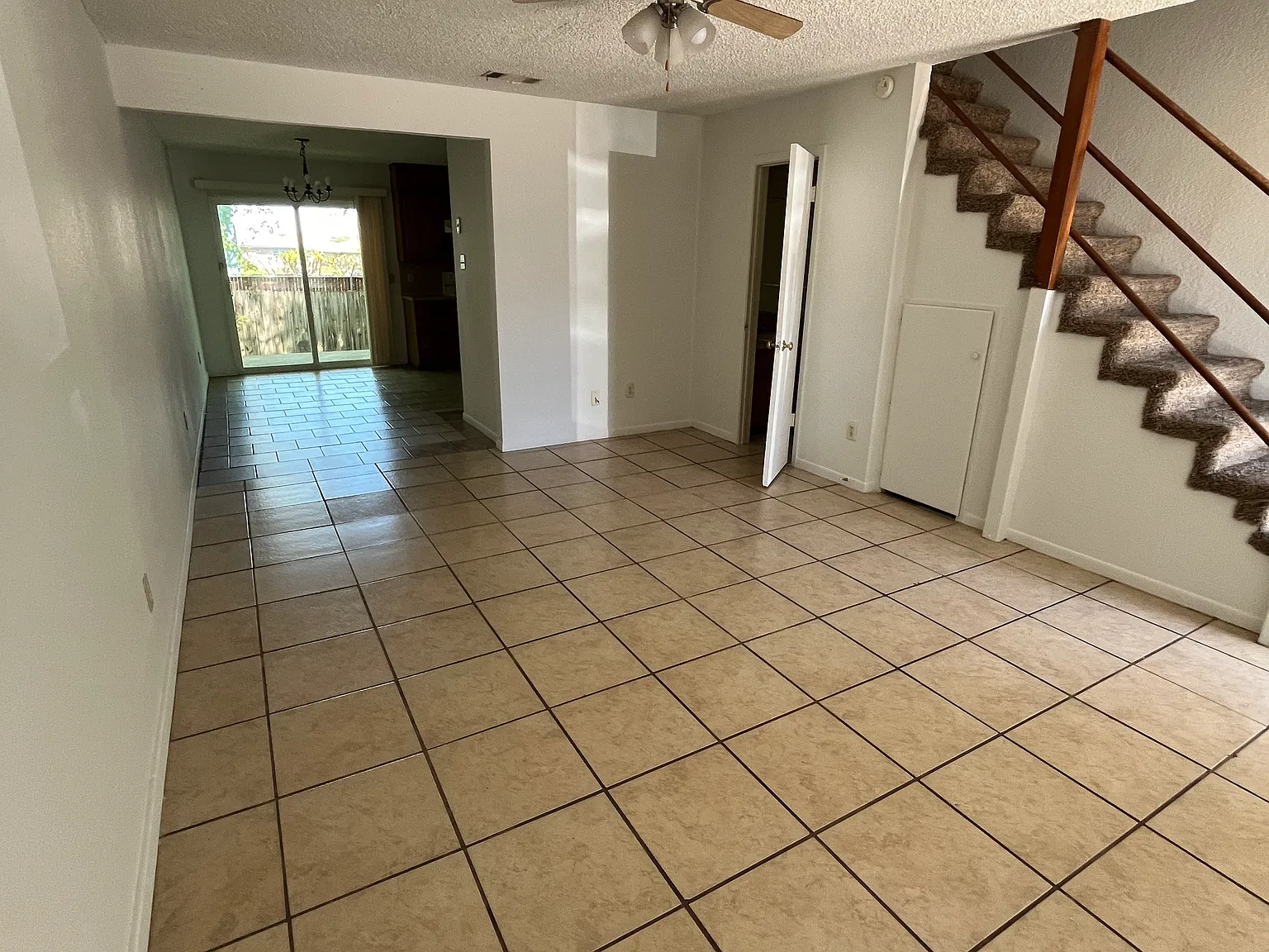 2 bed, 1.5 bath, $895 — Photo 2