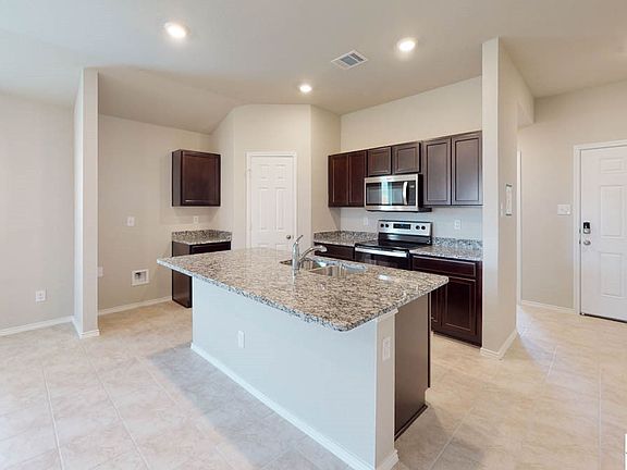 3rd image of 1317 Lindsey Dr