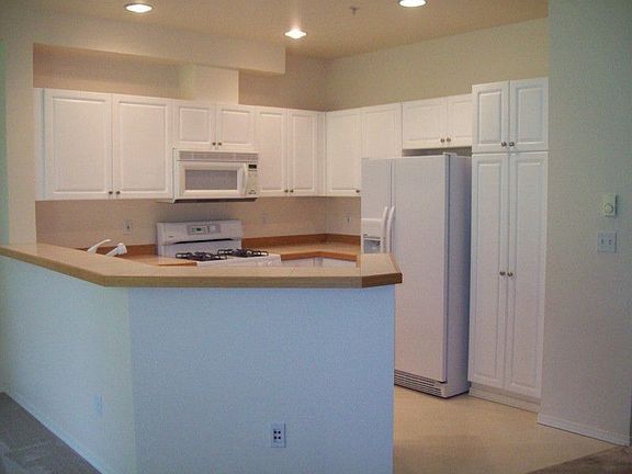 Light and Bright Kitchen