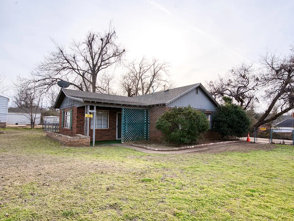2000 NW 38th St