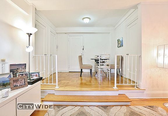 4th image of 137 E 38th St APT 5C