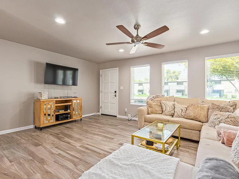 5913 E Thomas Rd — Photo 10