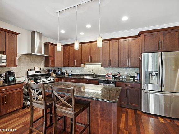 3rd image of 2641 N Ashland Ave #1N