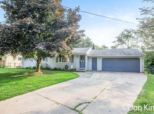 1768 Woodrun Ct SE, Lowell, MI 49331