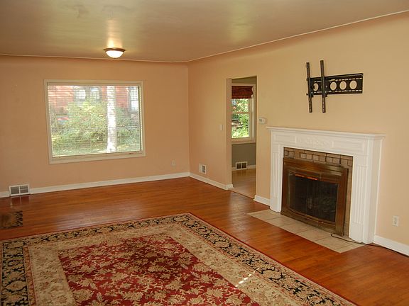 4th image of 1025 Cogswell St NW