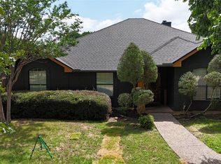 104 Creekside Ct, Kennedale, TX 76060